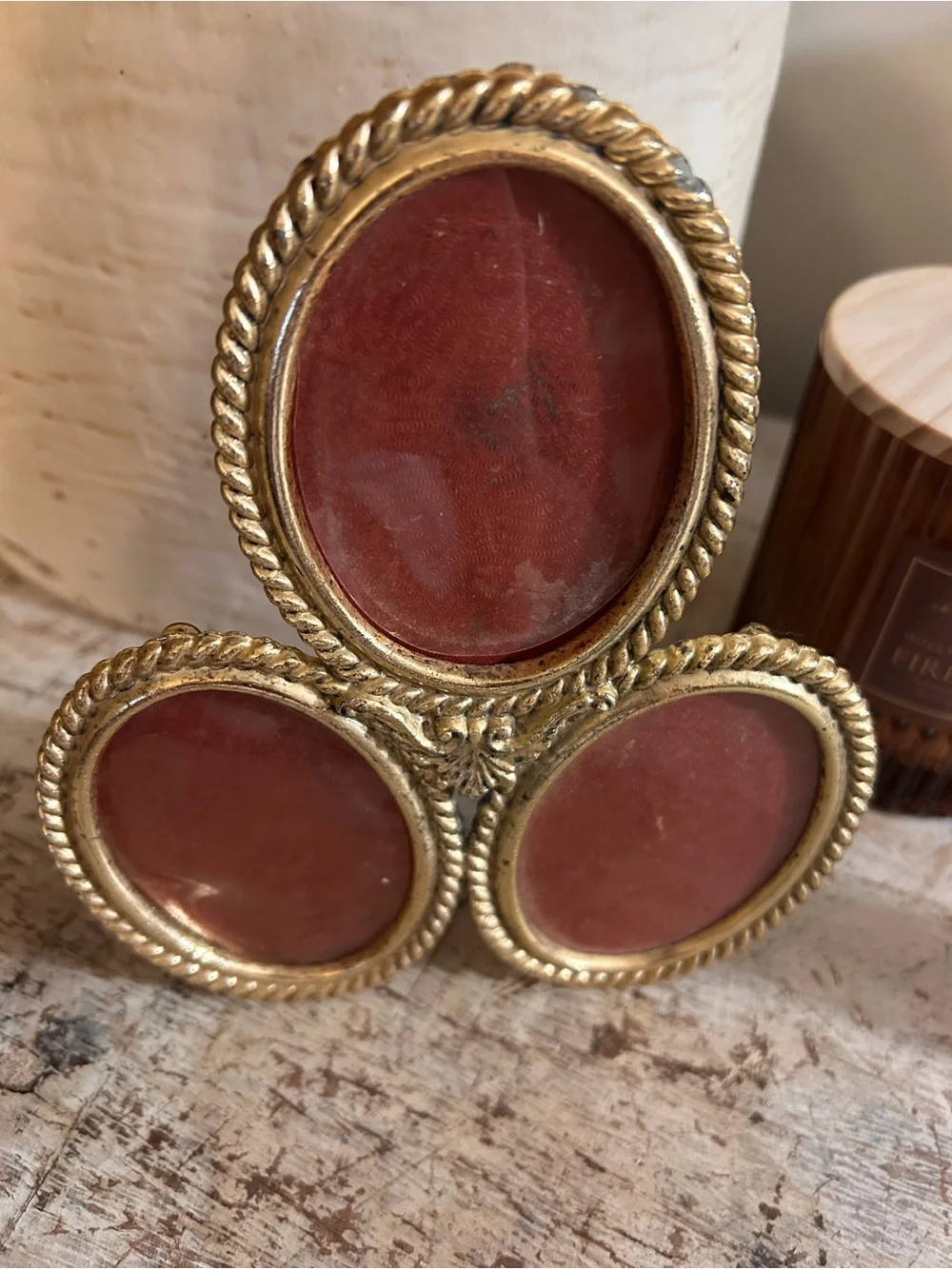 Gold Triple Oval Photo Frame in Antique Style - Gold